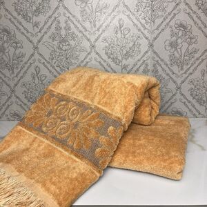 vintage cannon monticello Sculpted Santa Cruz 2 Bath towels (41”x21”) Golden Tan